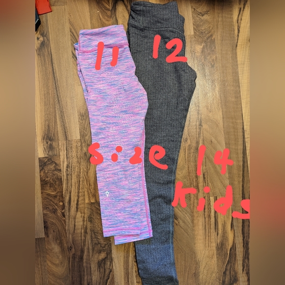 Lululemon crops and leggings lot size 6 - Picture 3 of 4